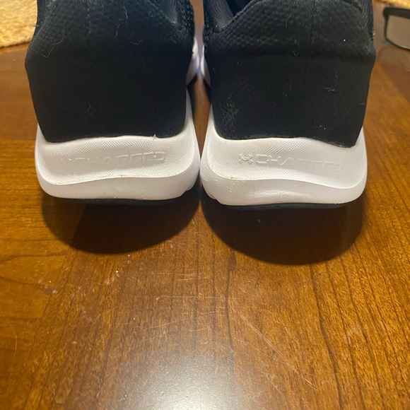 Under Armour shoes - Picture 3 of 9